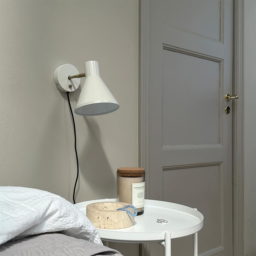 Dyberg Larsen Sleep vegglampe kitt hvit soverom