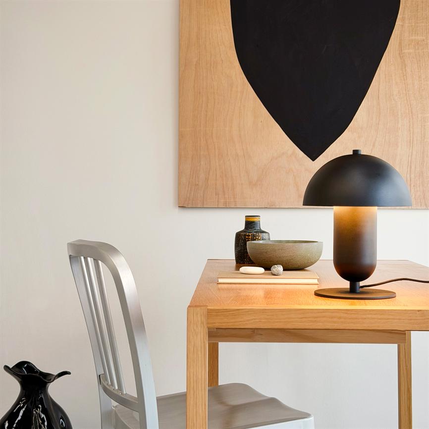 Dyberg Larsen Movie bordlampe svart kuppel