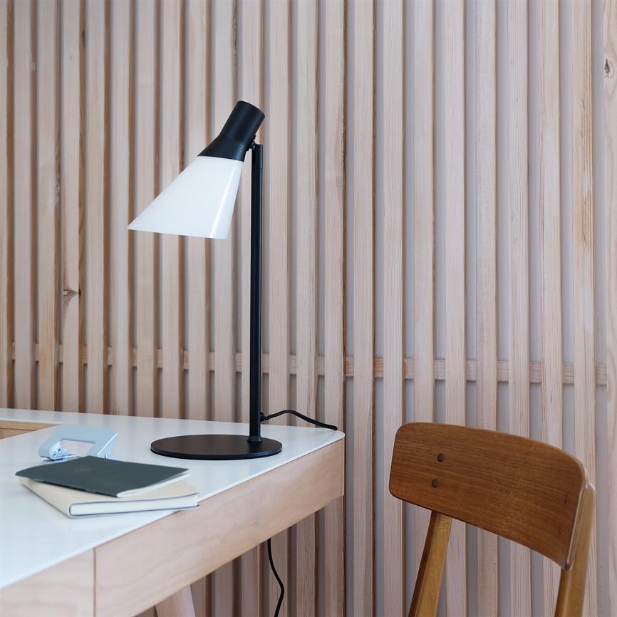 Dyberg Larsen Gent bordlampe svart opalglass