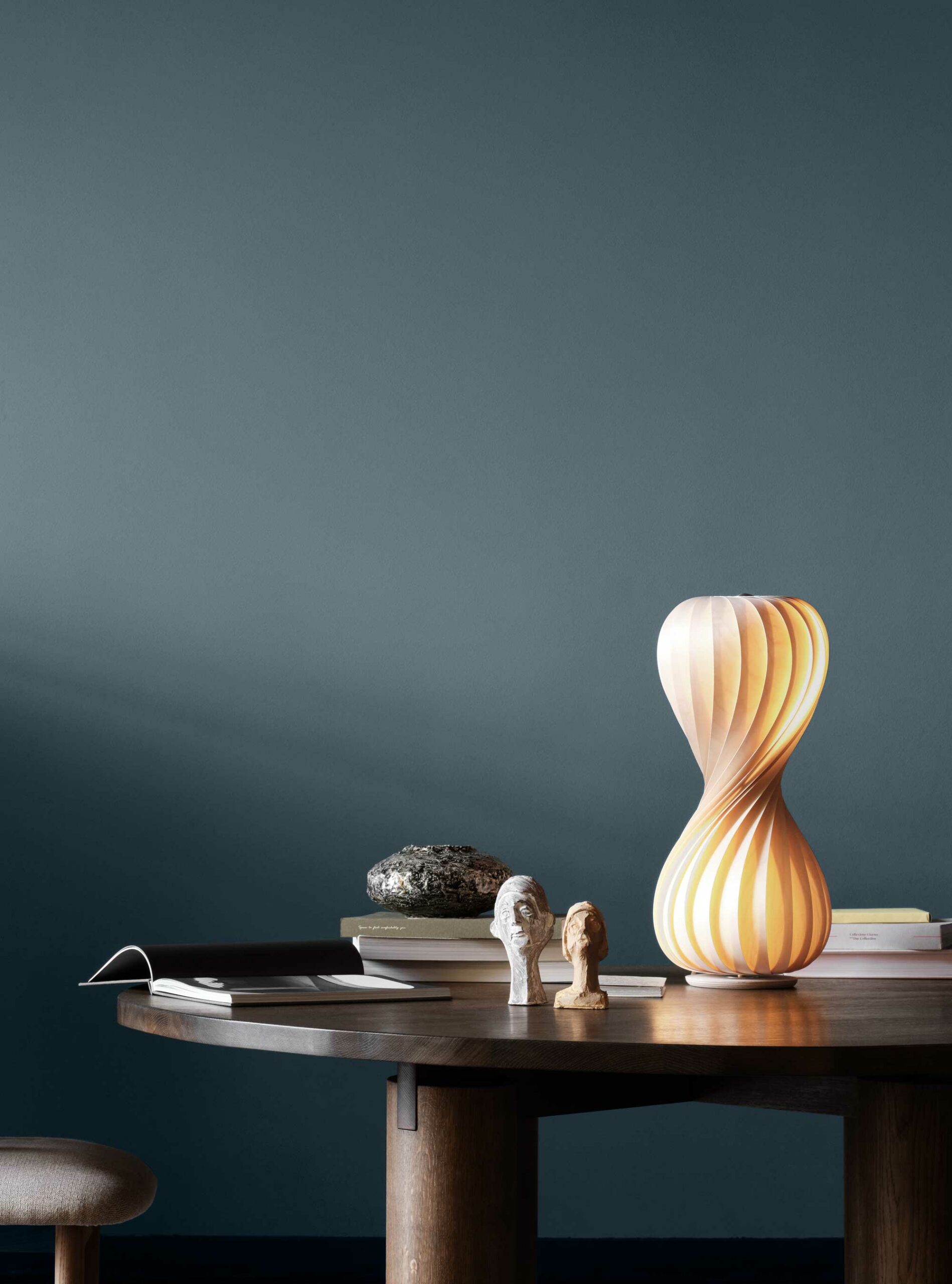 Tom Rossau TR7 bordlampe slank med indirekte lys
