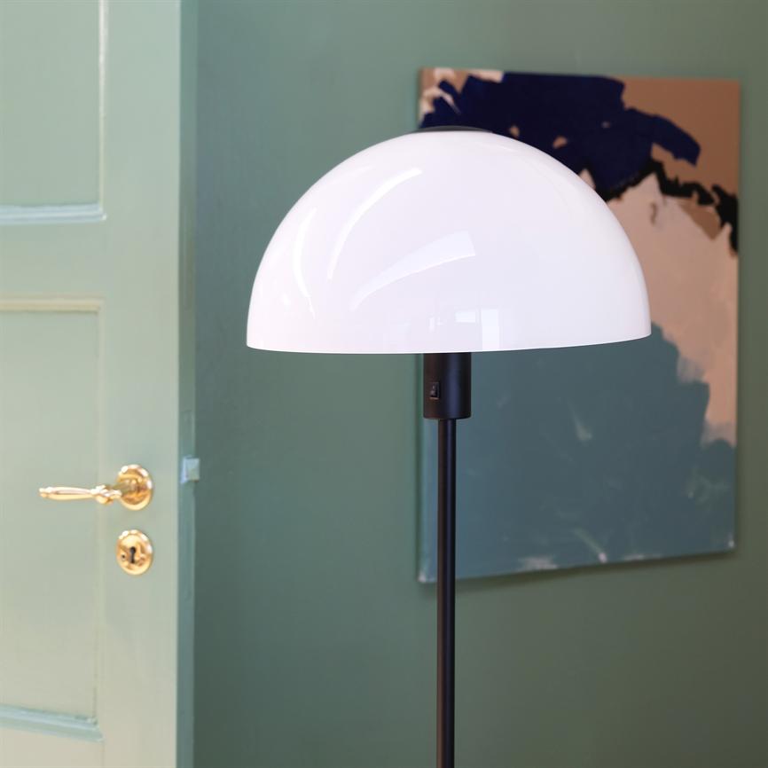 Dyberg Larsen Jazz gulvlampe svart opalglass
