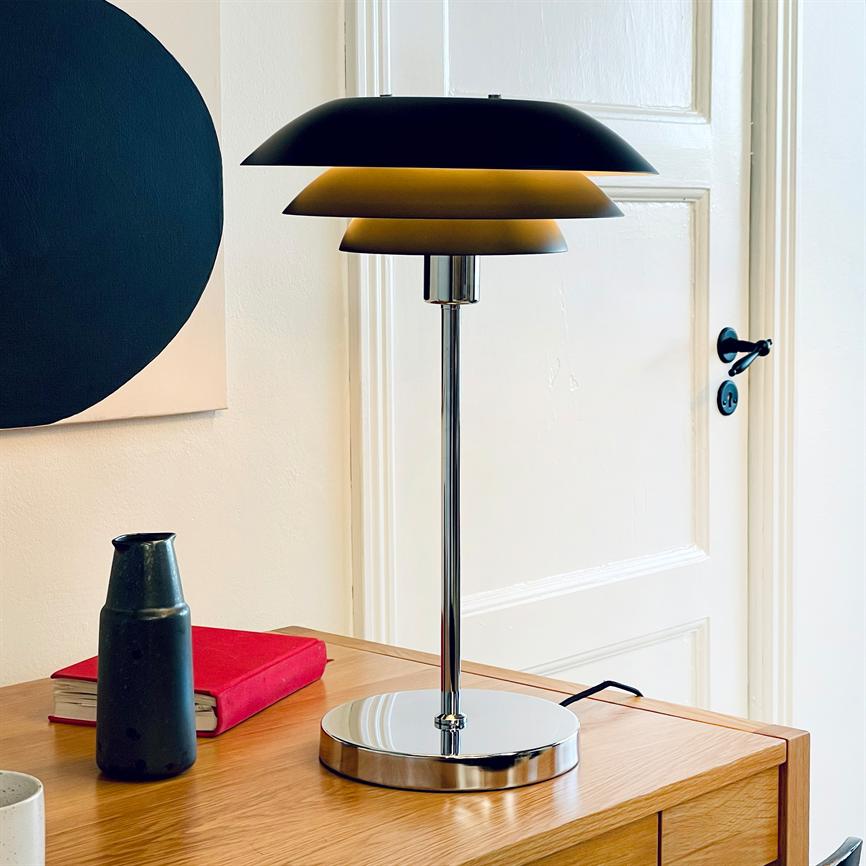 Dyberg Larsen DL31 bordlampe svart kontorlampe