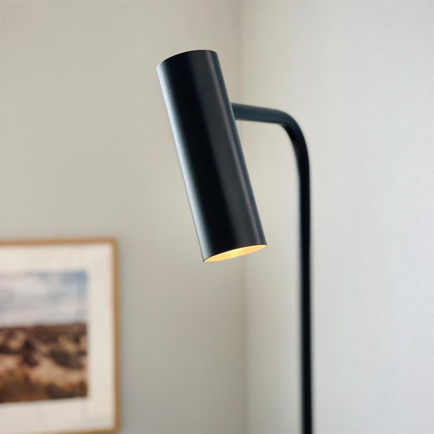 Dyberg Larsen Skagerrak gulvlampe svart – metall GU10