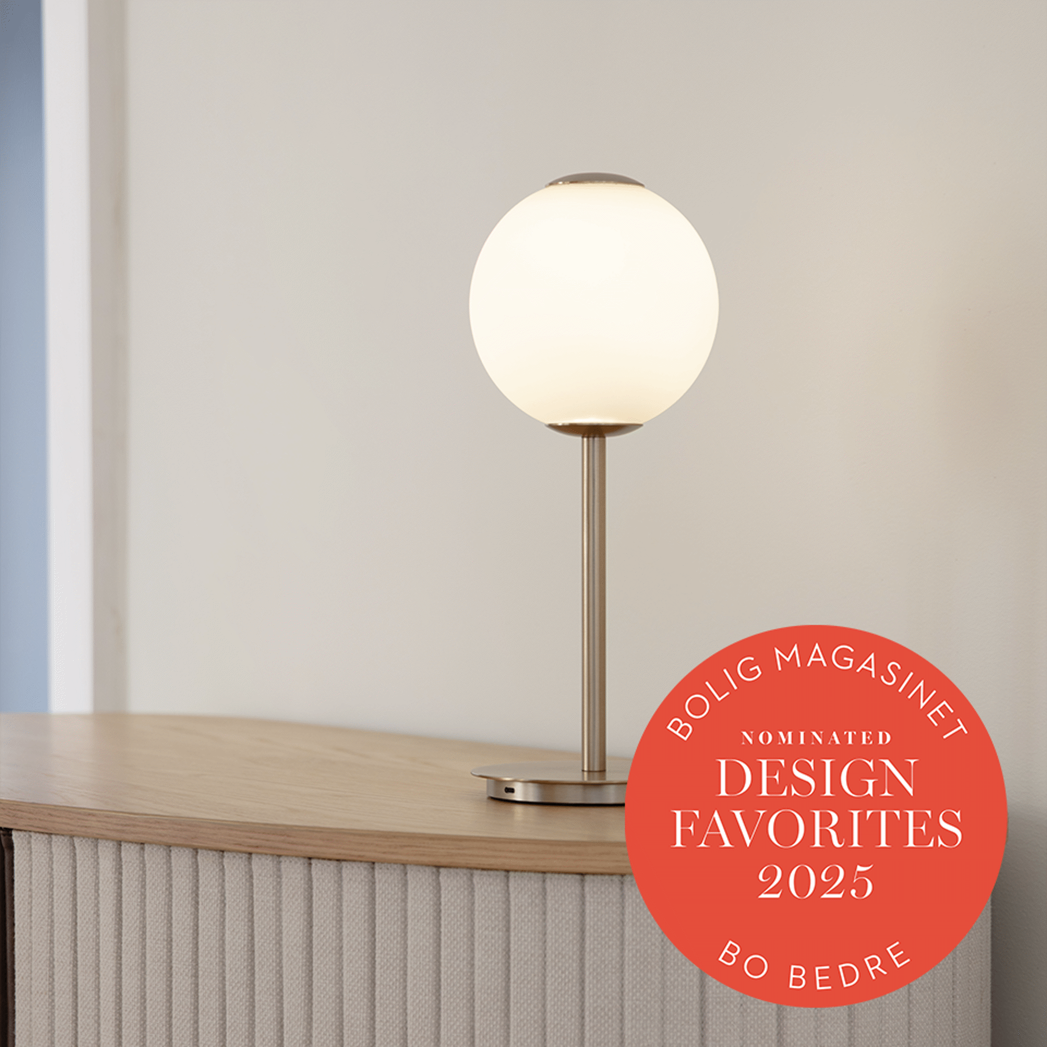 Umage Audrey bordlampe messing dimbar opalglass