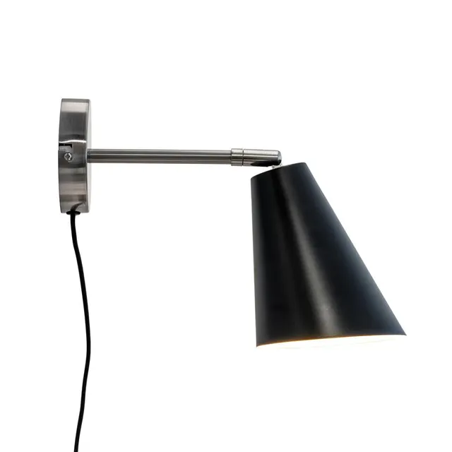 Dyberg Larsen Oswald vegglampe svart stål