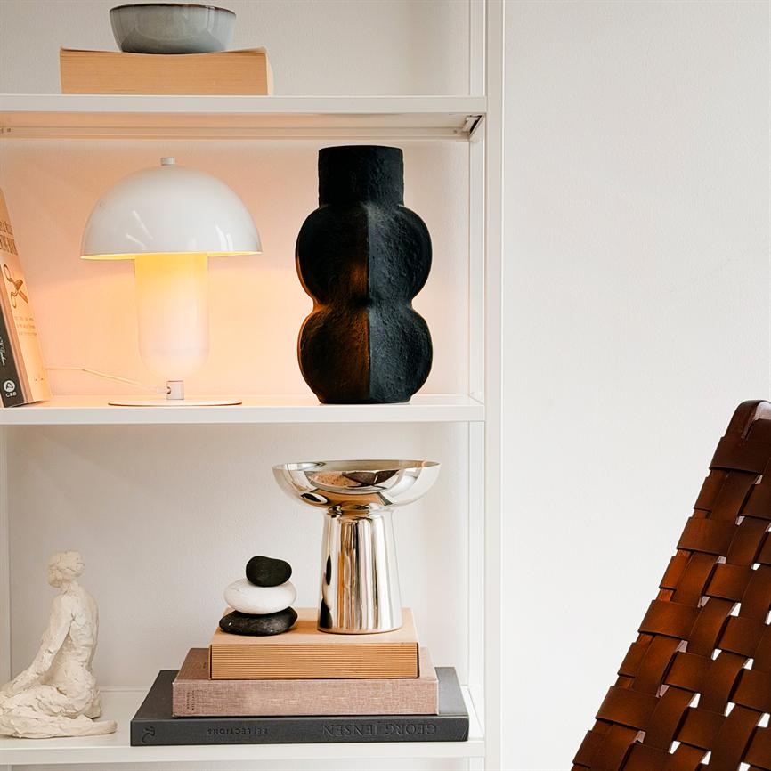 Dyberg Larsen Movie bordlampe hvit kuppel