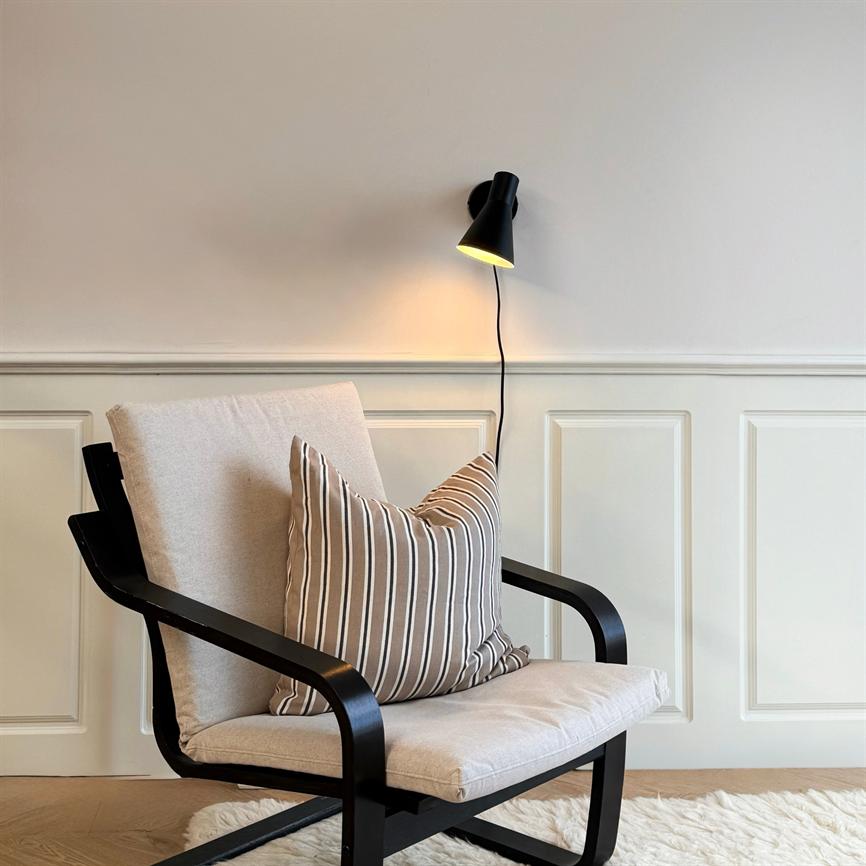 Dyberg Larsen DL12 vegglampe kort sort