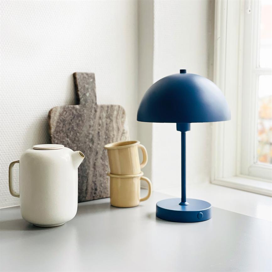 Dyberg Larsen Stockholm LED V2.0 bordlampe indigo blå oppladbar