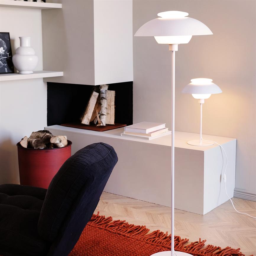 Dyberg Larsen Opus bordlampe hvit opalglass