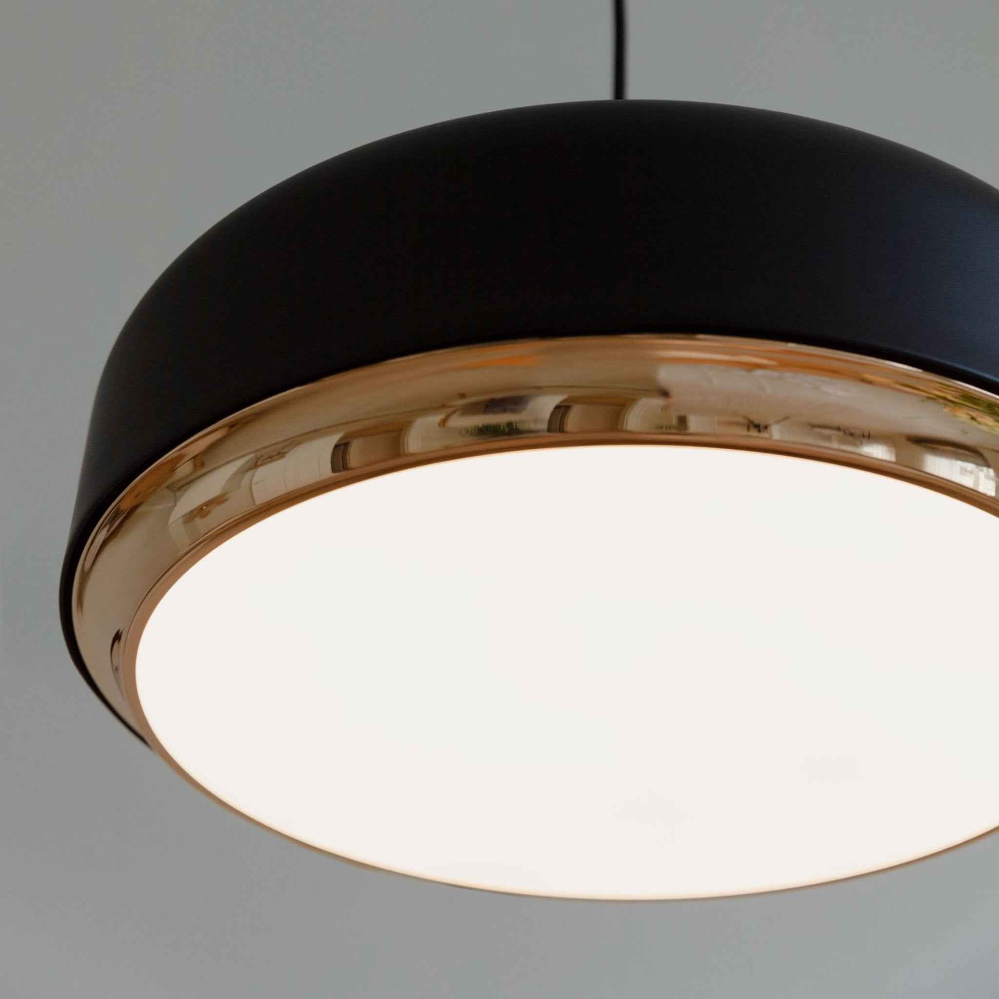 UMAGE Hazel pendellampe svart medium dimbar LED