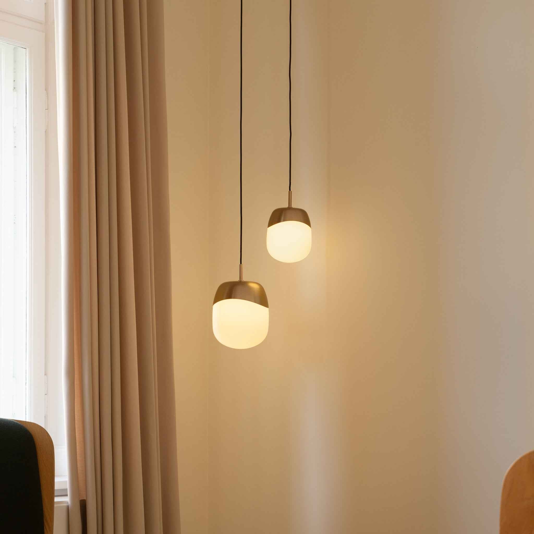 UMAGE Spring Mini pendellampe opalglass messing