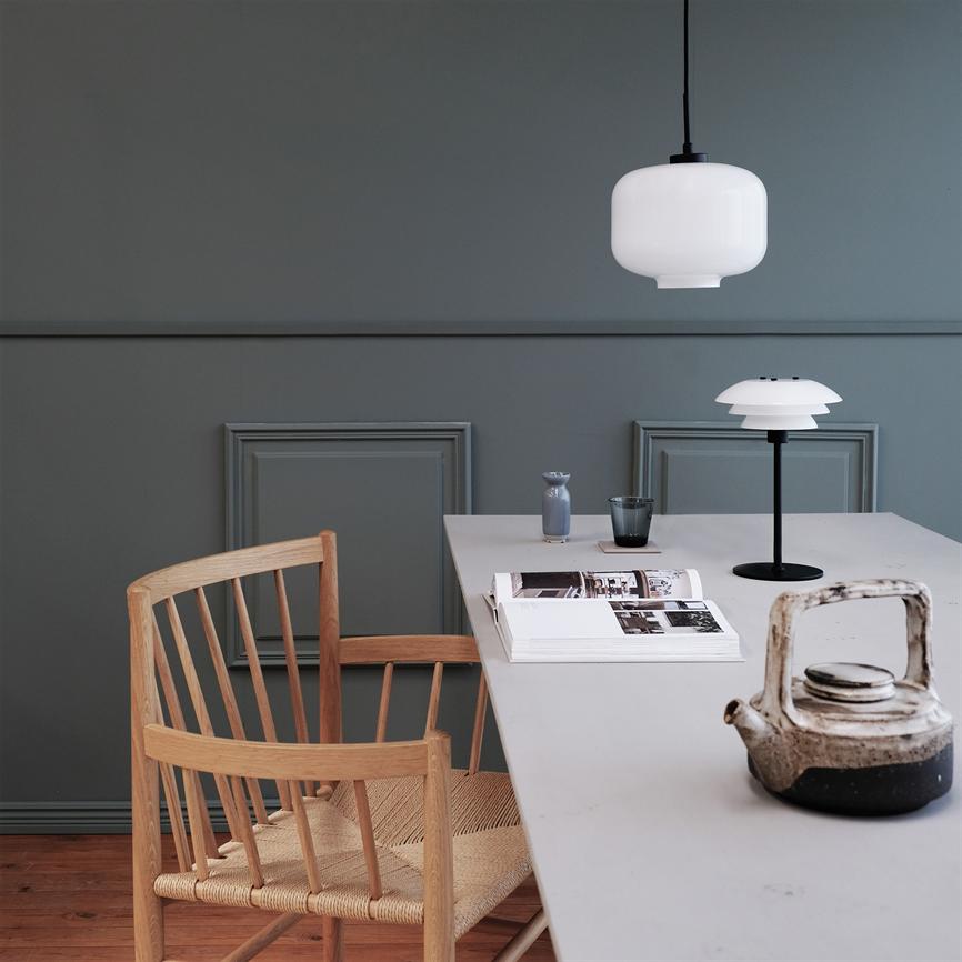 Dyberg Larsen ARP pendel Ø25 svart opalglass