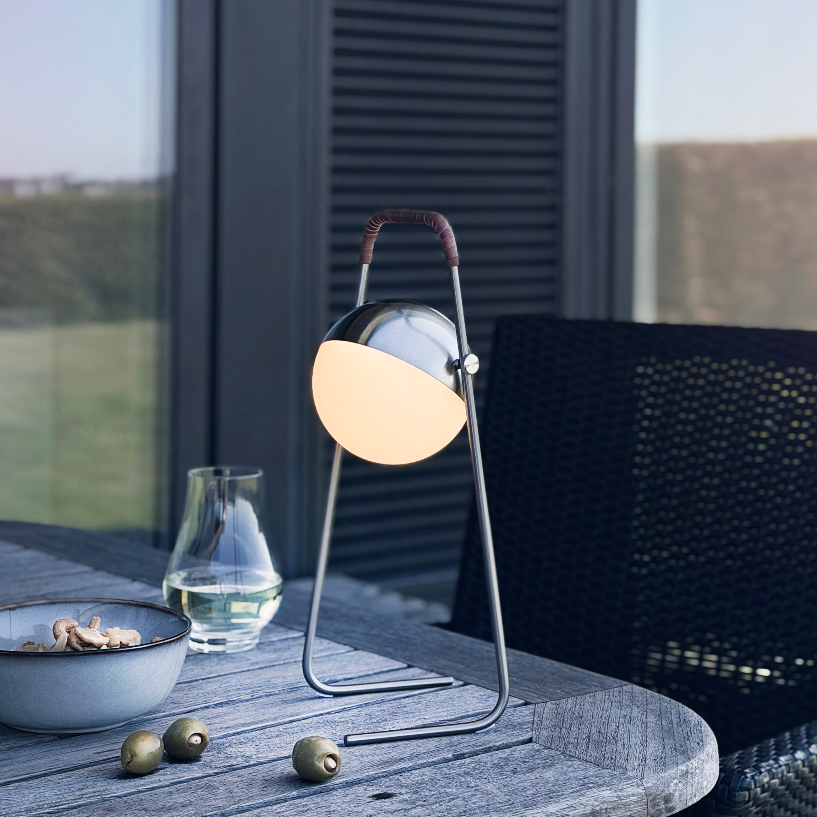 Dyberg Larsen Mova bordlampe bordeaux oppladbar