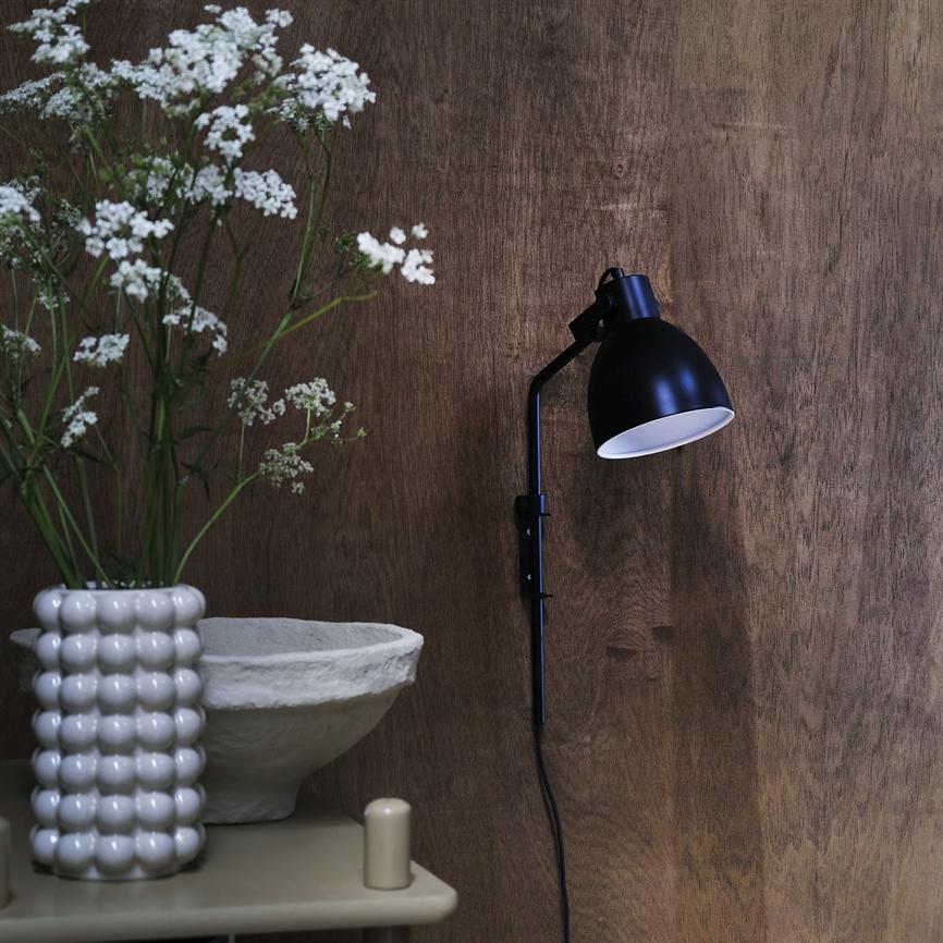 Dyberg Larsen Coast vegglampe sort svingbar