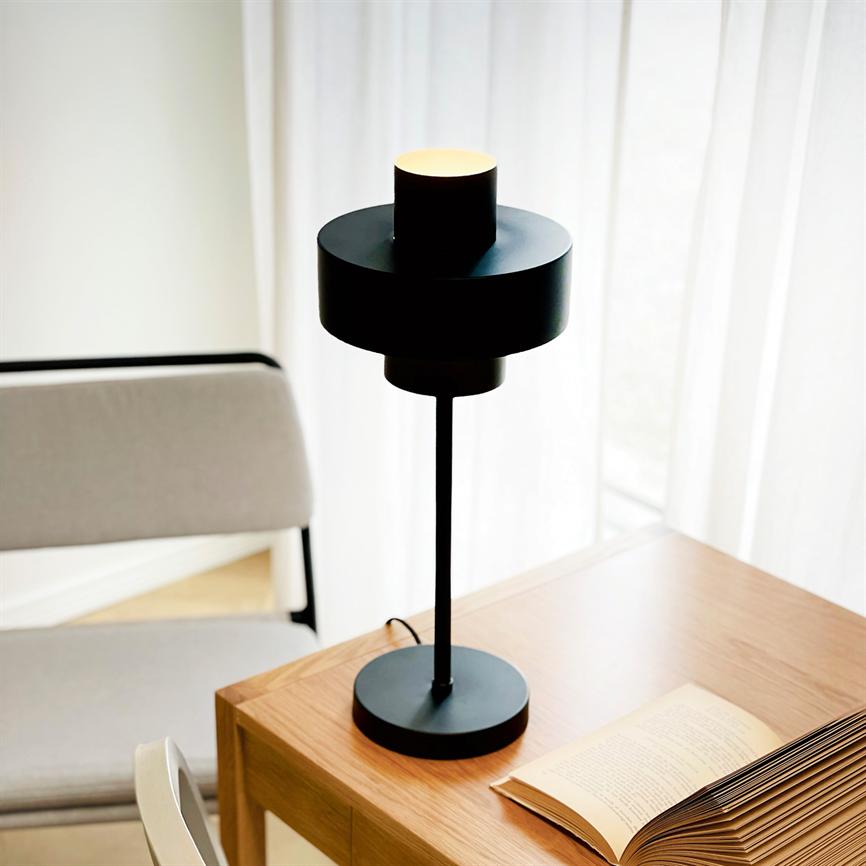 Dyberg Larsen Stoke bordlampe svart metall