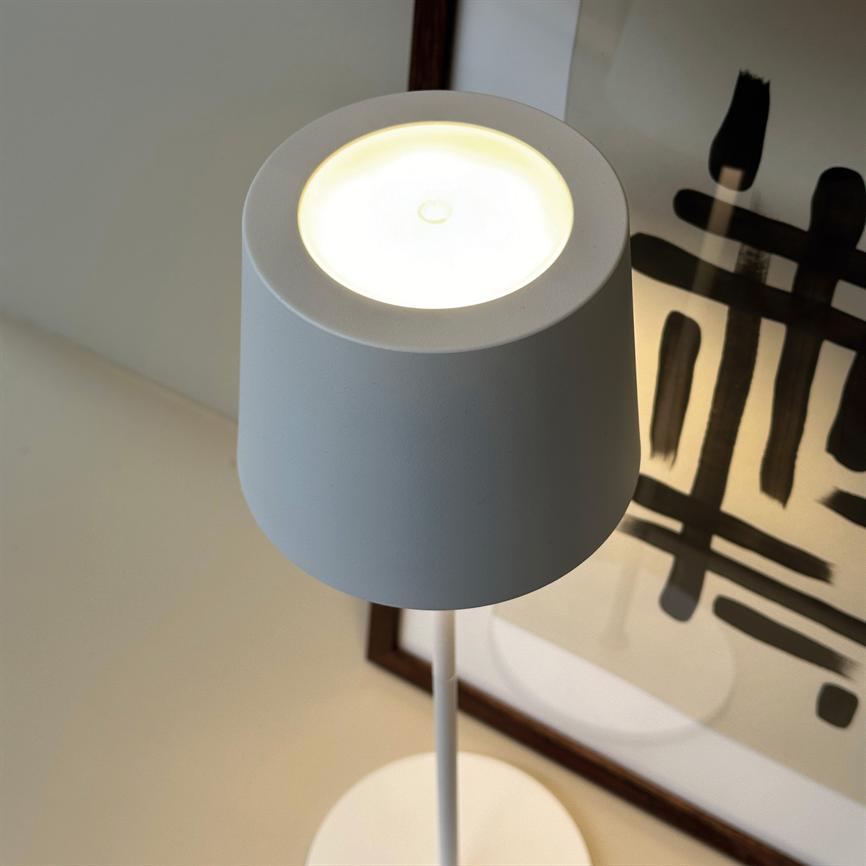 Dyberg Larsen Karl bordlampe LED hvit oppladbar