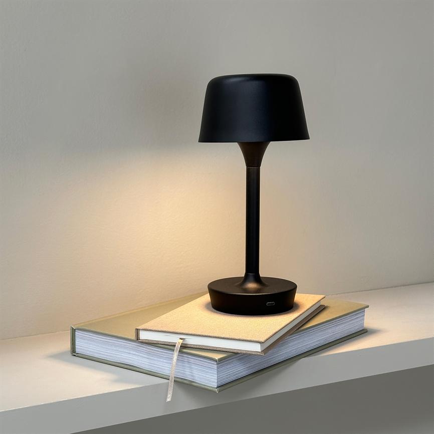 Dyberg Larsen Flow bordlampe svart oppladbar