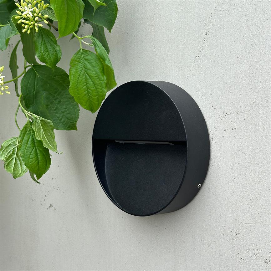 Dyberg Larsen Pluto utelampe vegg svart aluminium
