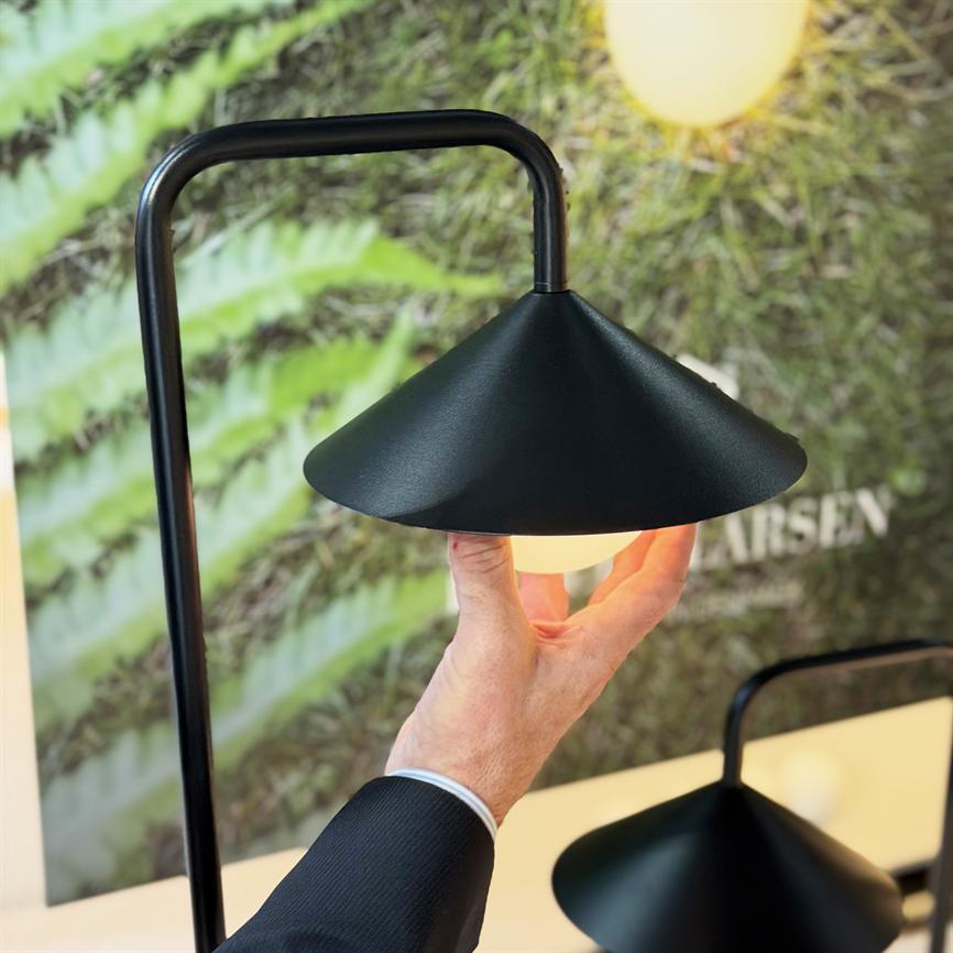 Dyberg Larsen Nova Sort gulvlampe utendørs globe fjernk