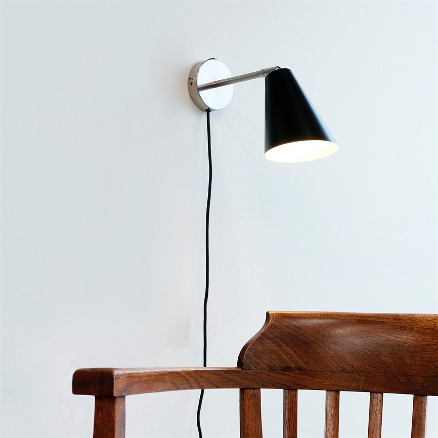 Dyberg Larsen Oswald vegglampe svart stål