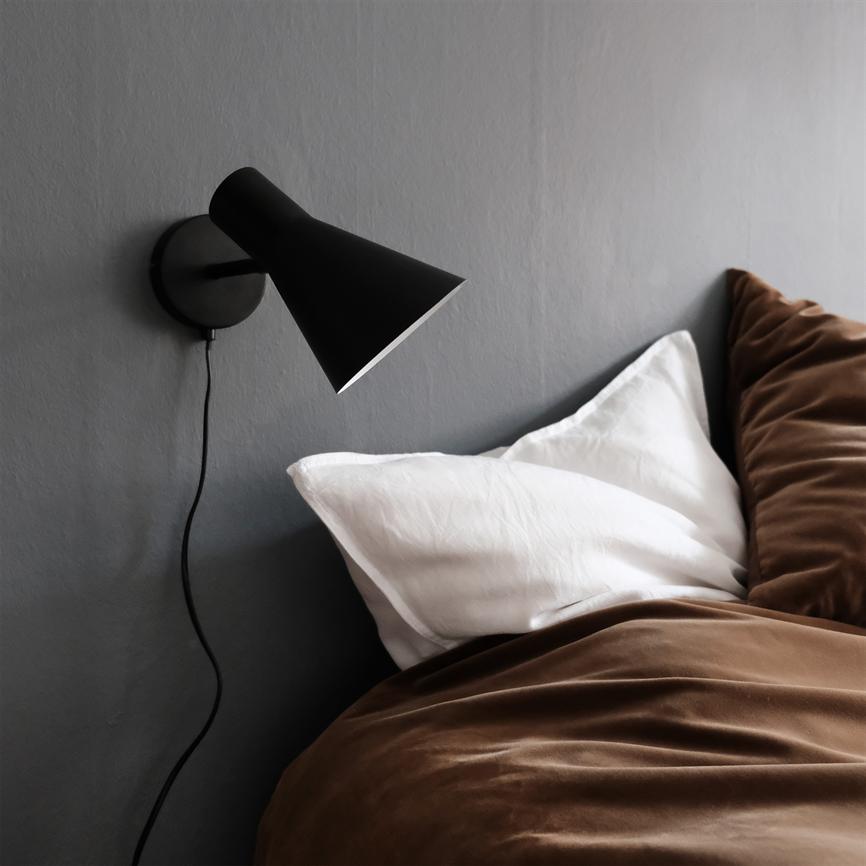 Dyberg Larsen DL12 vegglampe sort matt