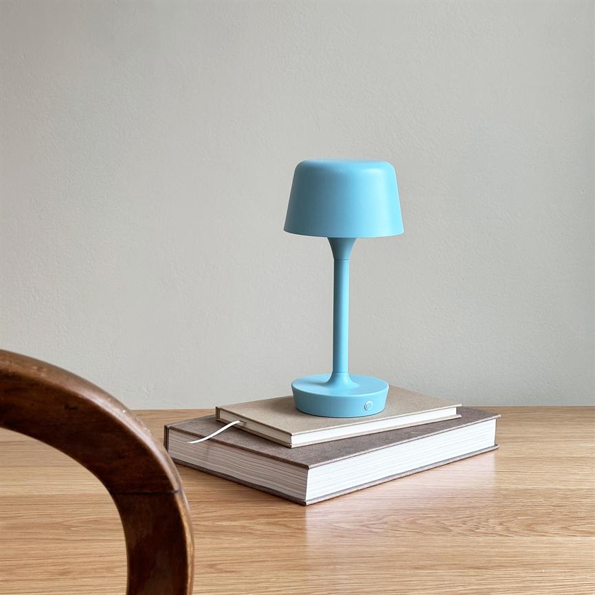 Dyberg Larsen Flow bordlampe lyseblå oppladbar touch