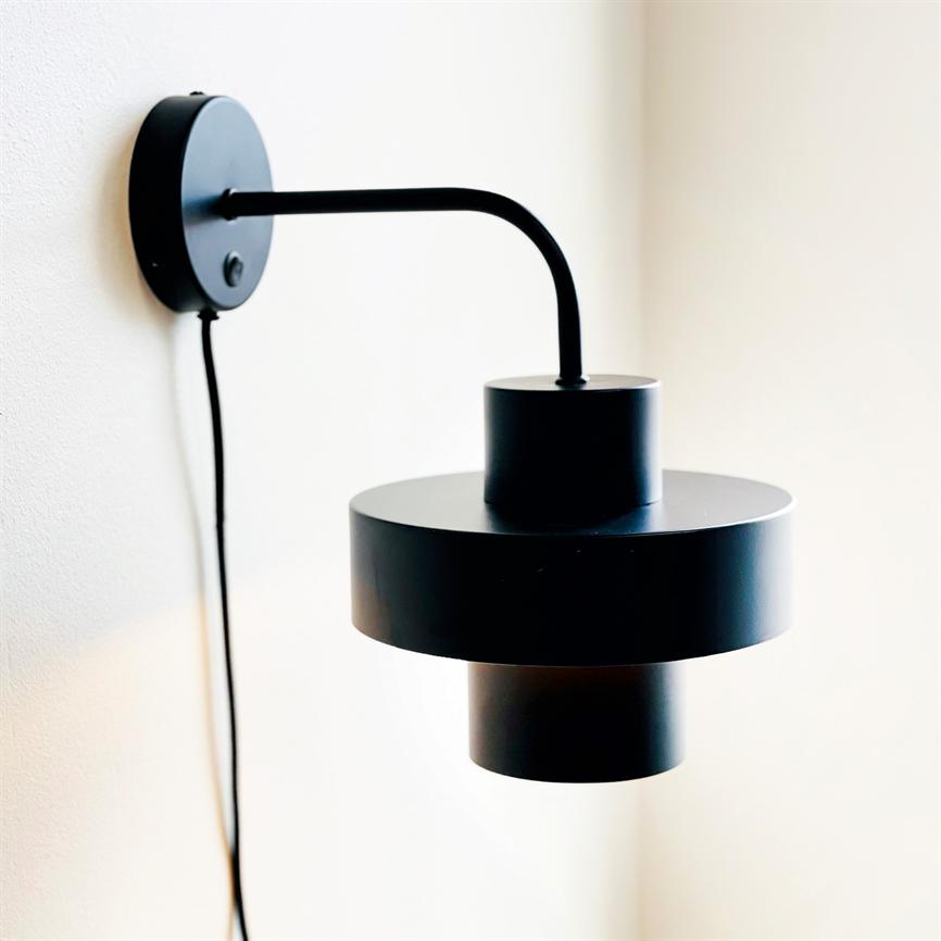 Dyberg Larsen Stoke vegglampe svart