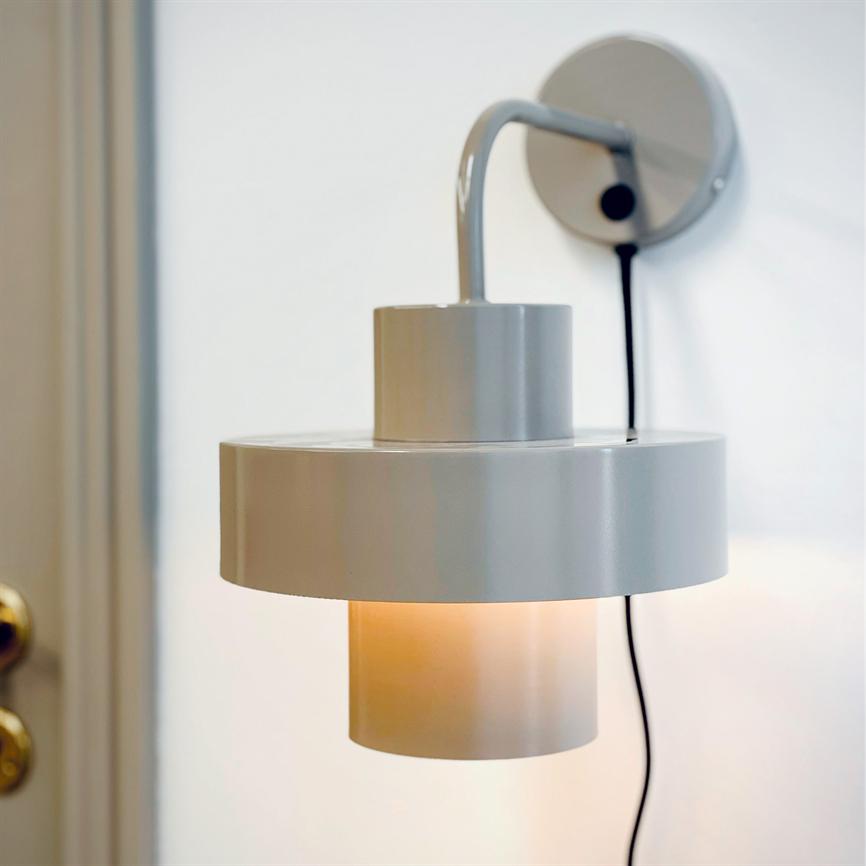 Dyberg Larsen Stoke vegglampe grå sylinder