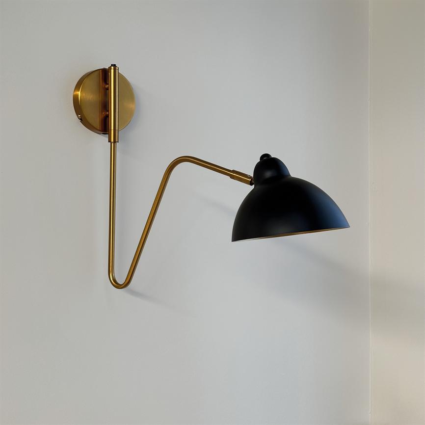 Dyberg Larsen Futura vegglampe svart messing