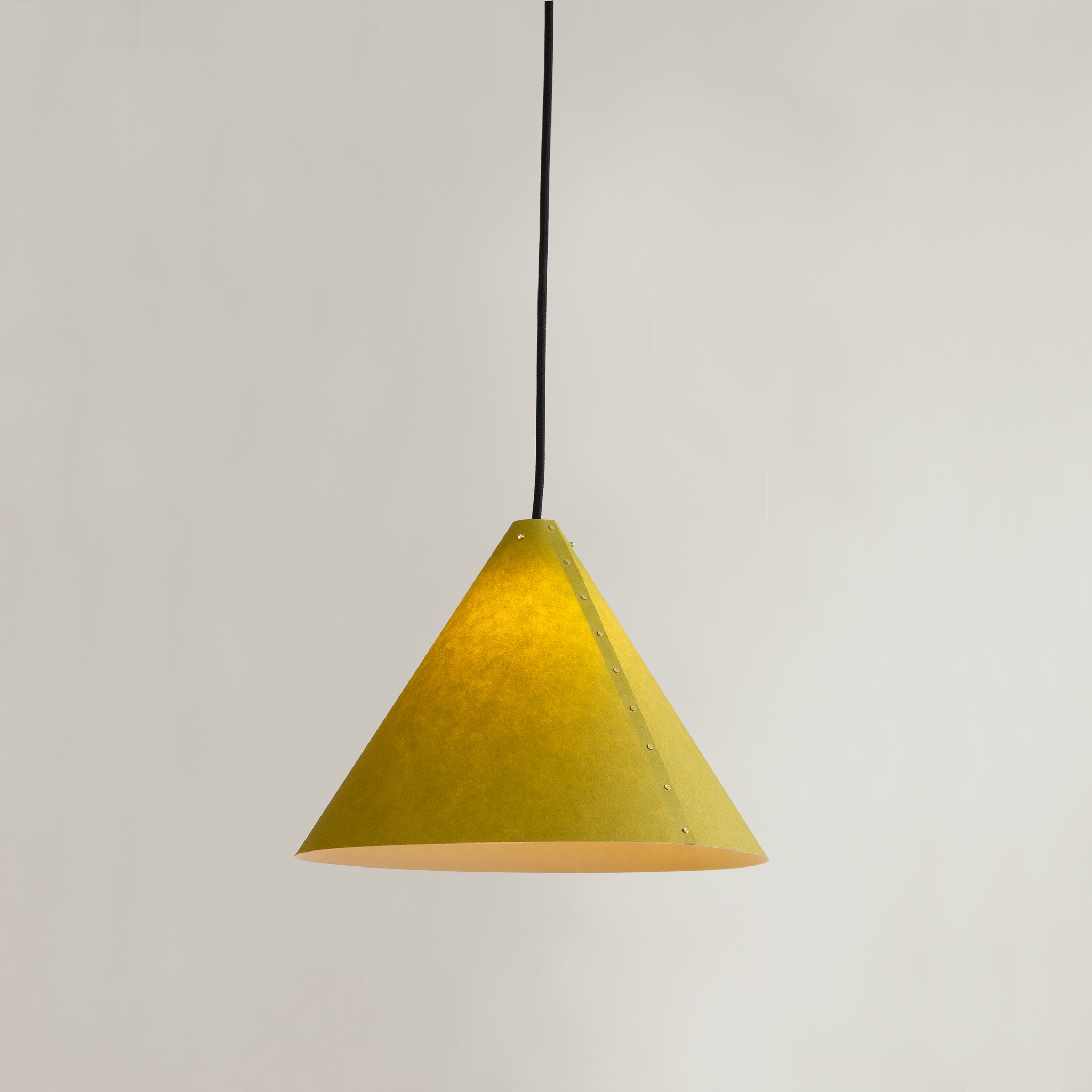 Zlamp Spiss 150-3403 pendel 34 cm off-white kjegle