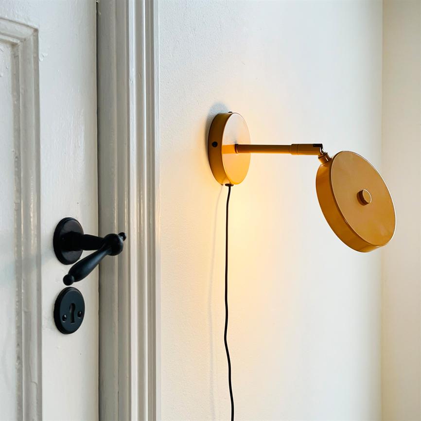 Dyberg Larsen Starlight vegglampe karri dimbar