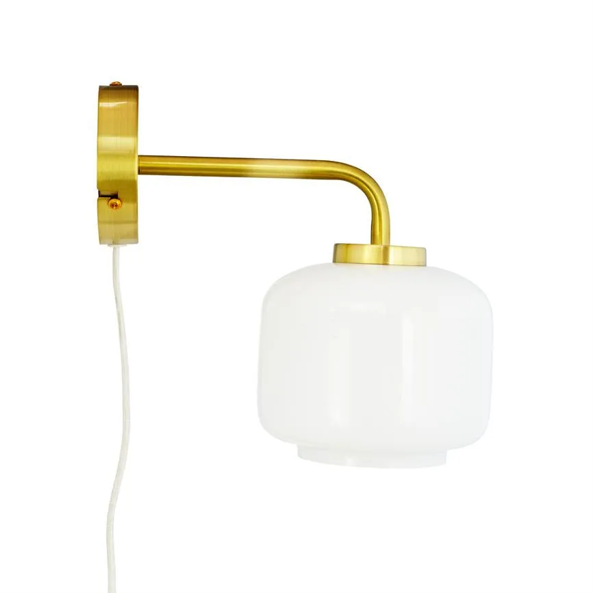 Dyberg Larsen Arp vegglampe opal/messing 25,5 cm