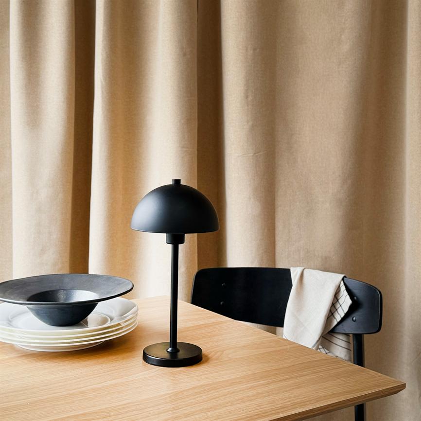 Dyberg Larsen Borås bordlampe svart oppladbar