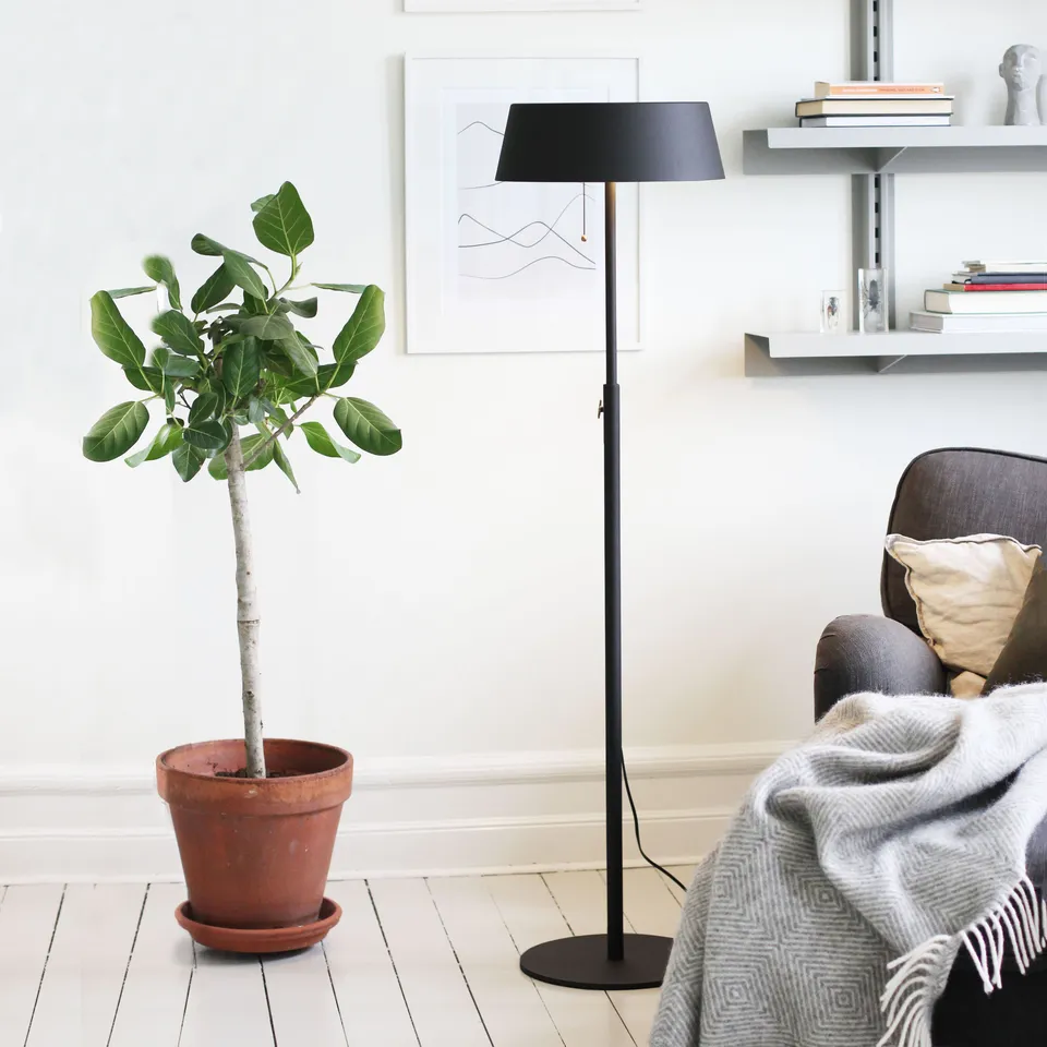 Zlamp Q 440-3530 gulvlampe messing stål