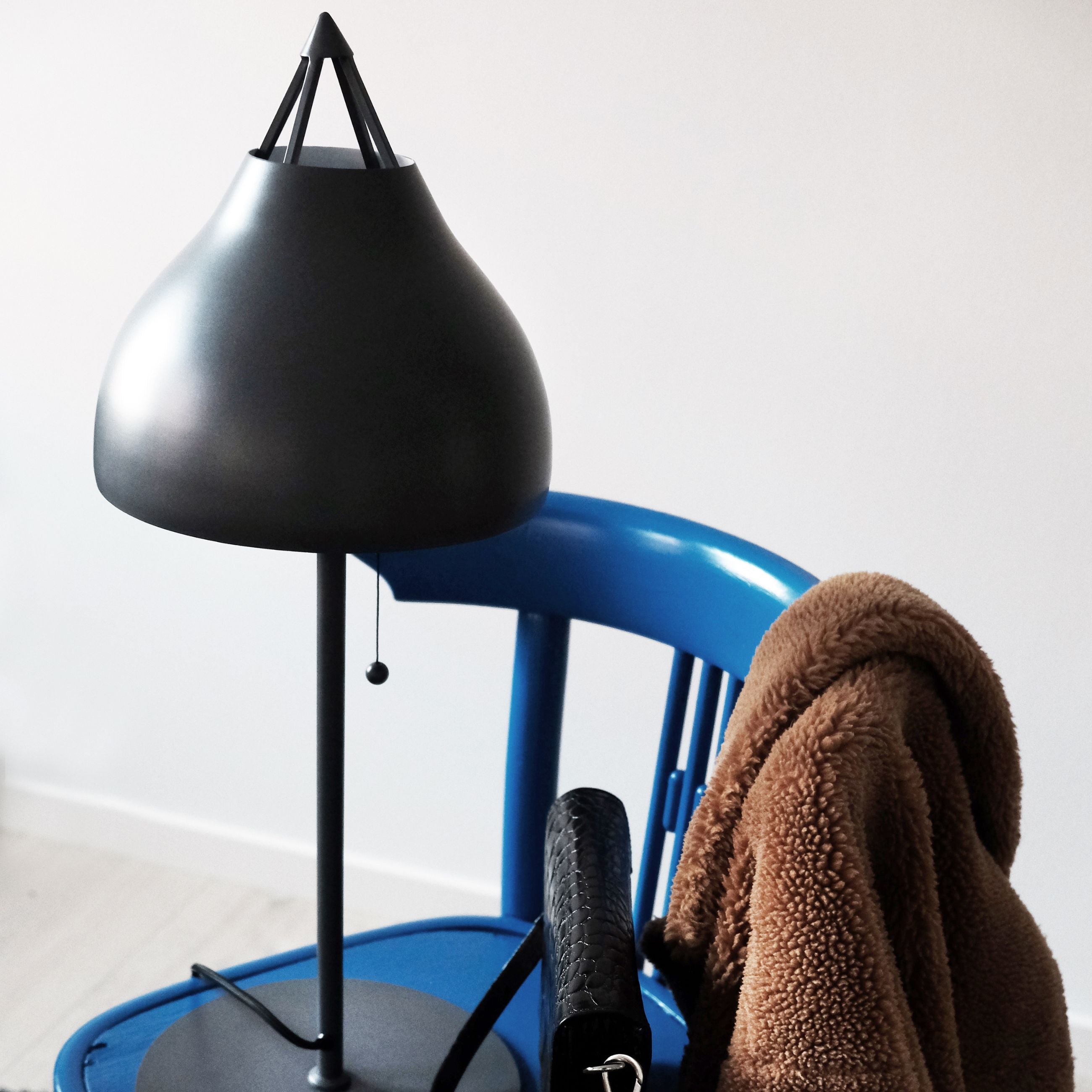 Dyberg Larsen Pyra bordlampe sort 60 cm