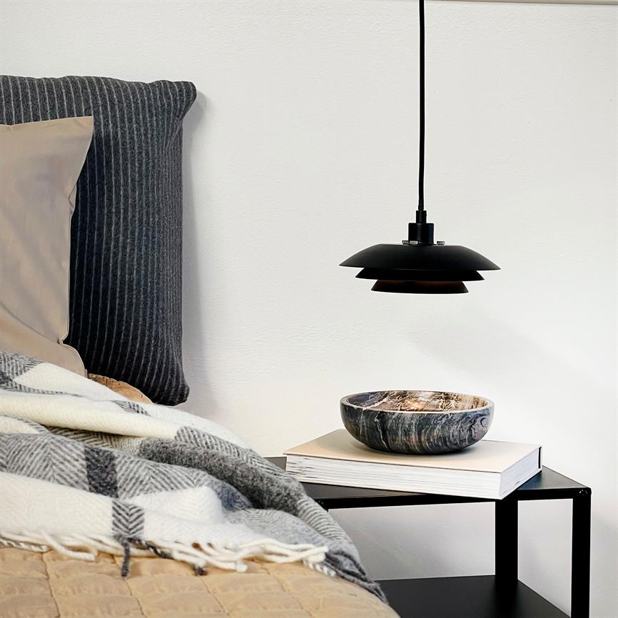Dyberg Larsen DL20 pendel sort klassisk taklampe