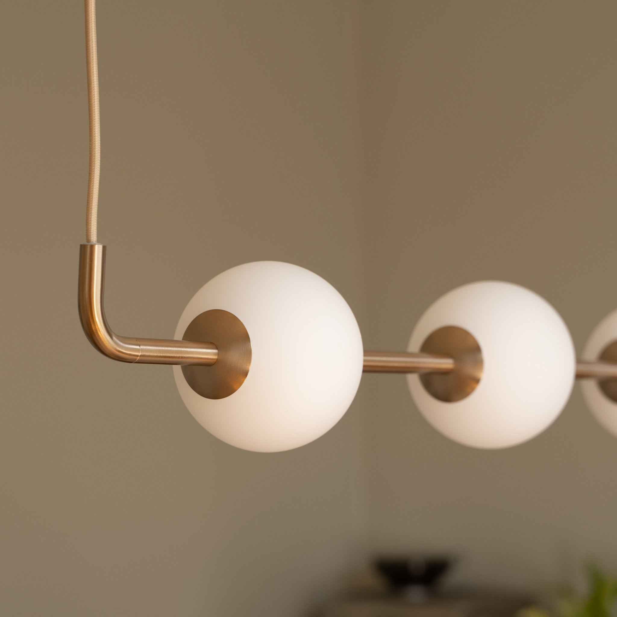 Umage Audrey Linear pendellampe opalglass 4 kuler