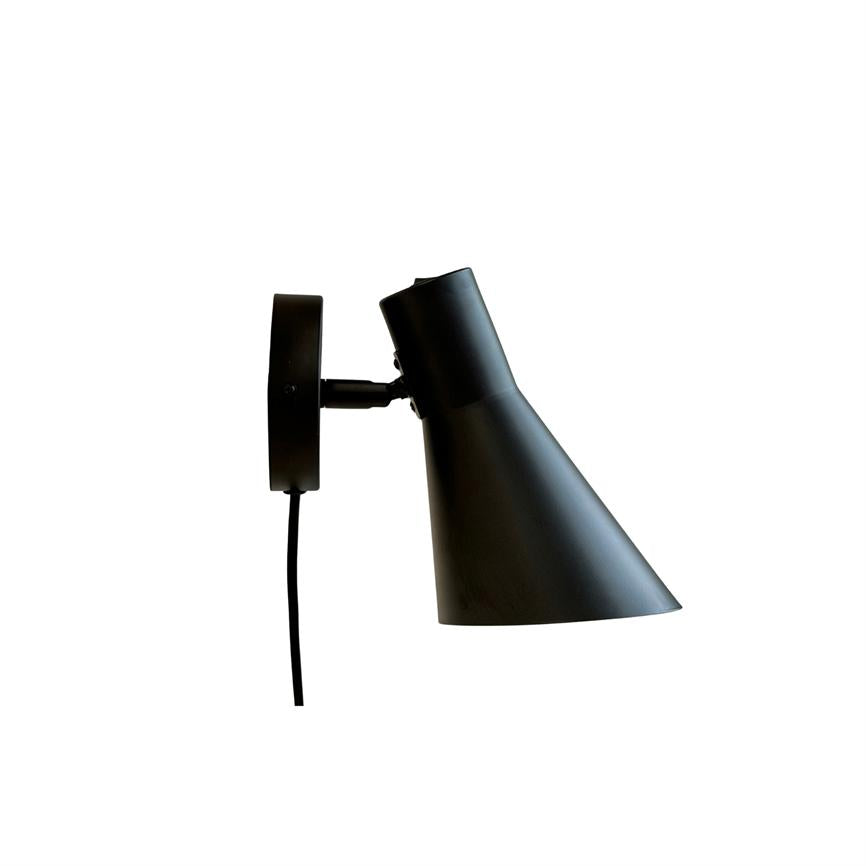 Dyberg Larsen DL12 vegglampe kort arm svart