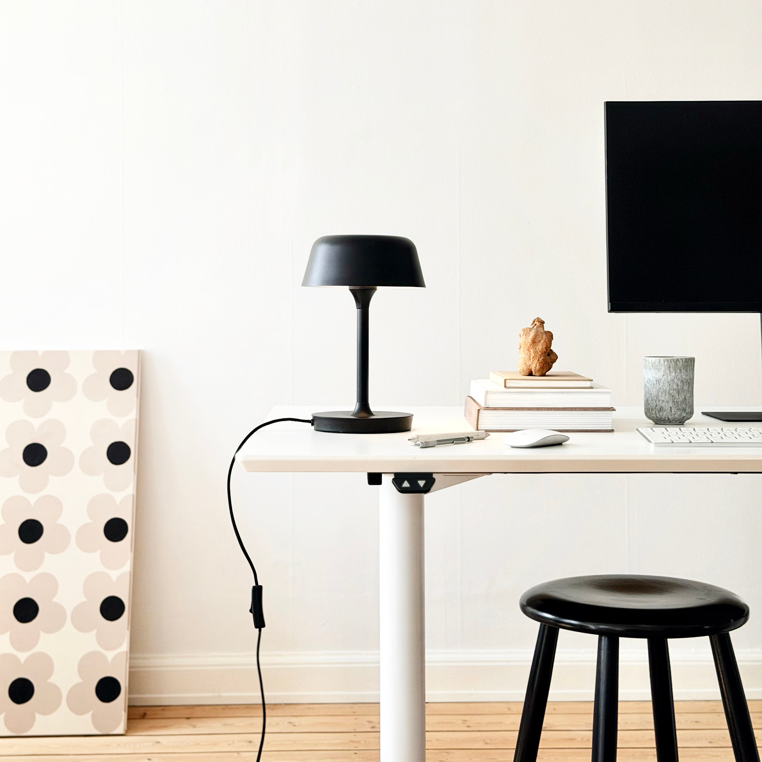 Dyberg Larsen Valencia bordlampe sort behagelig lys
