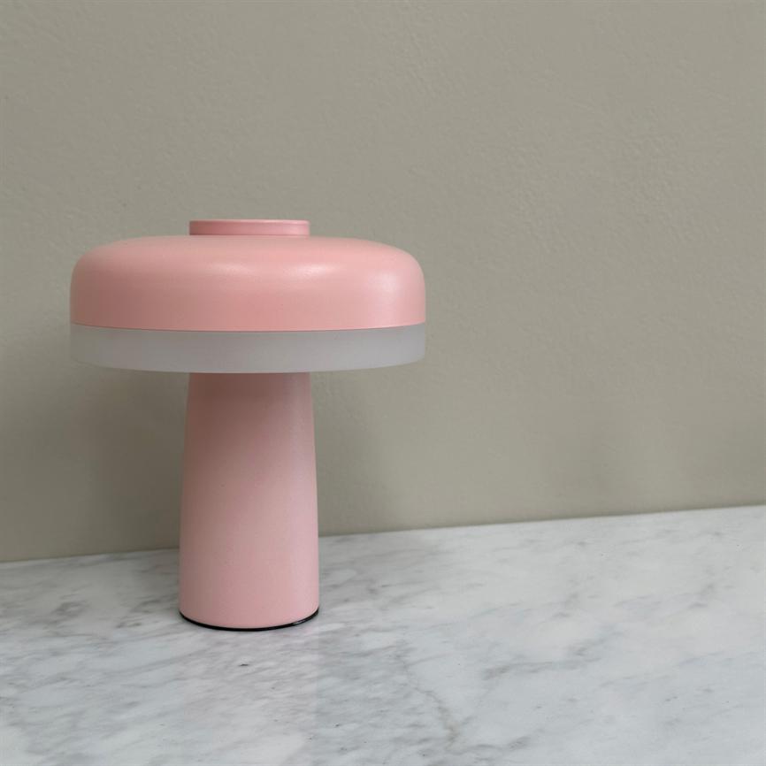 Dyberg Larsen Porter bordlampe rosa LED oppladbar