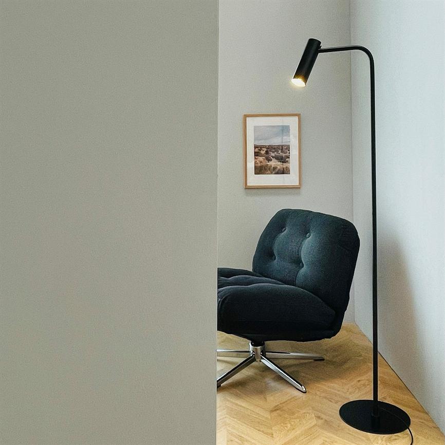 Dyberg Larsen Skagerrak gulvlampe svart – metall GU10
