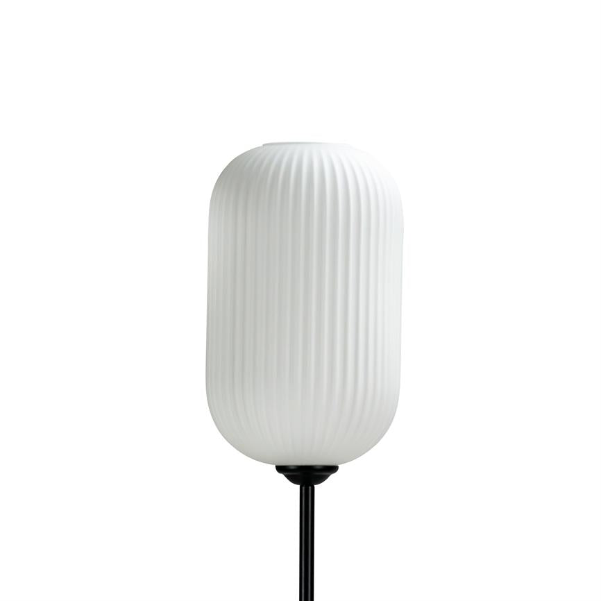 Dyberg Larsen Riflet gulvlampe opal stue