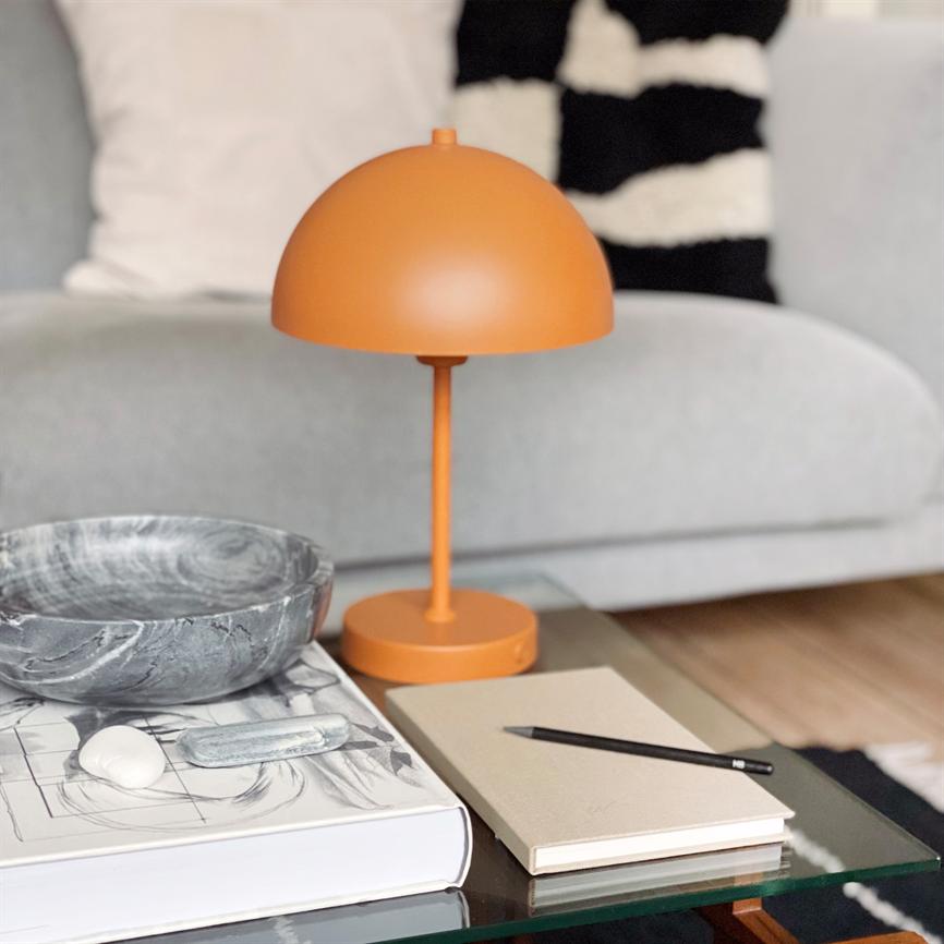 Dyberg Larsen Stockholm V2.0 bordlampe terrakotta oppladbar