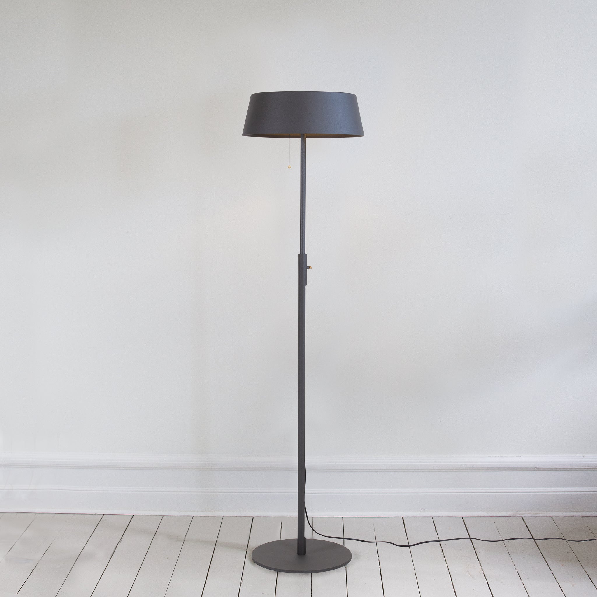 Zlamp Q 440-3530 gulvlampe messing stål