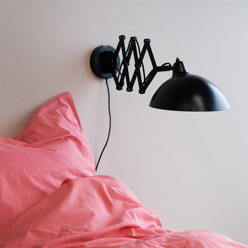 Dyberg Larsen Futura vegglampe foldearm sort