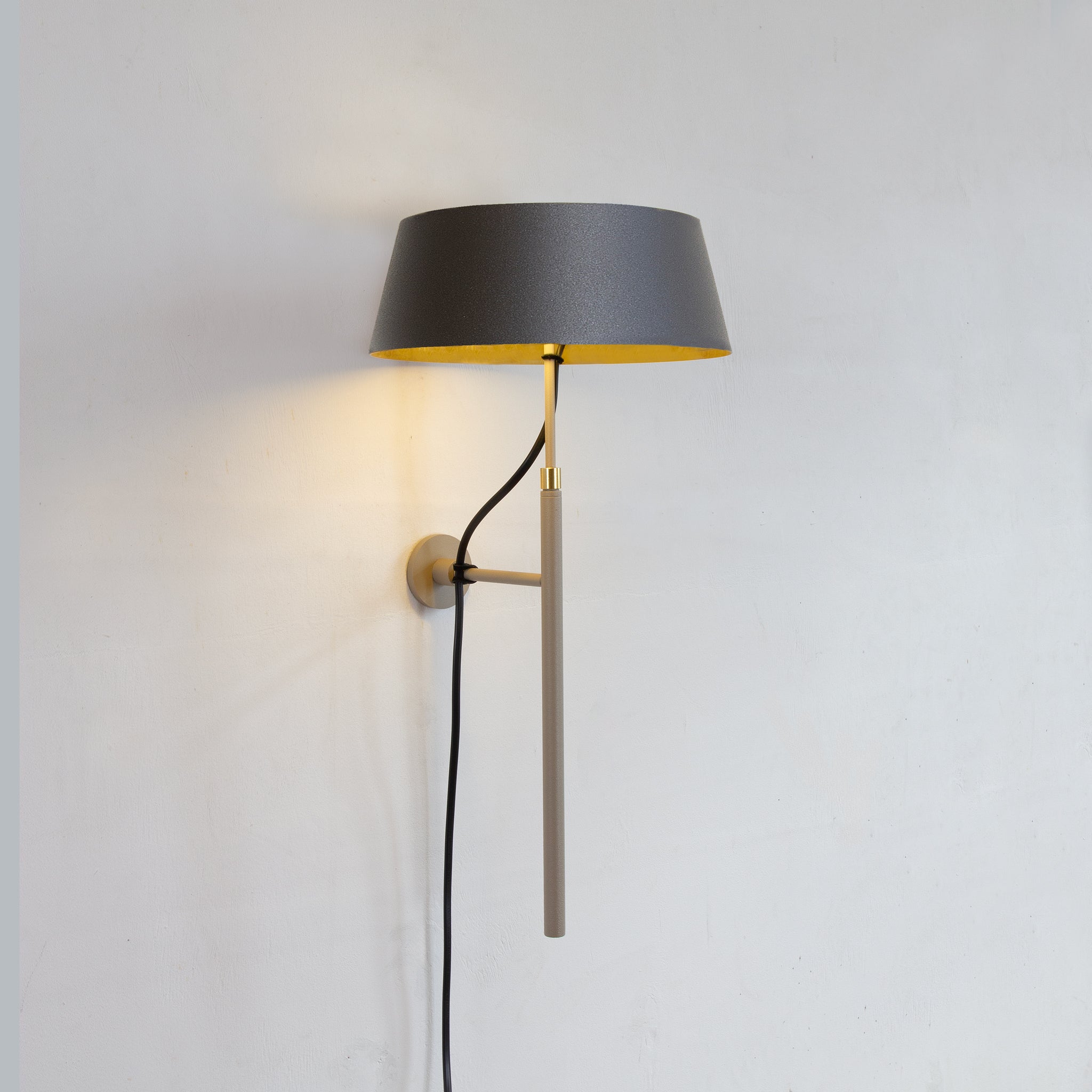 Zlamp Karl stor vegglampe mørkegrå messing