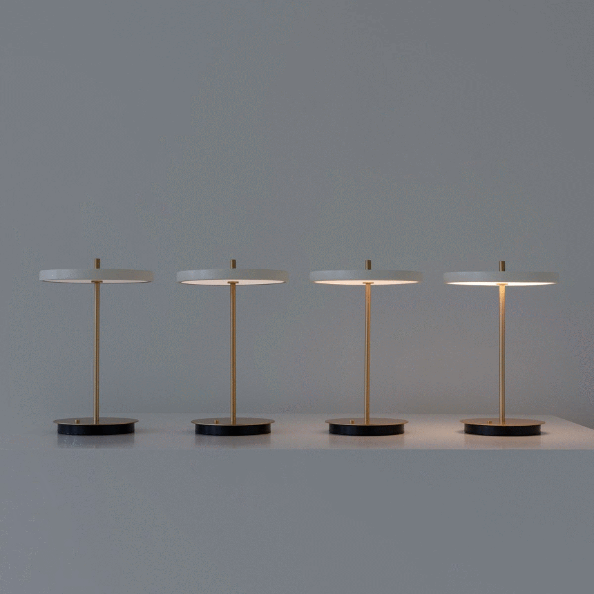 UMAGE Asteria Move bærbar lampe perlehvit LED