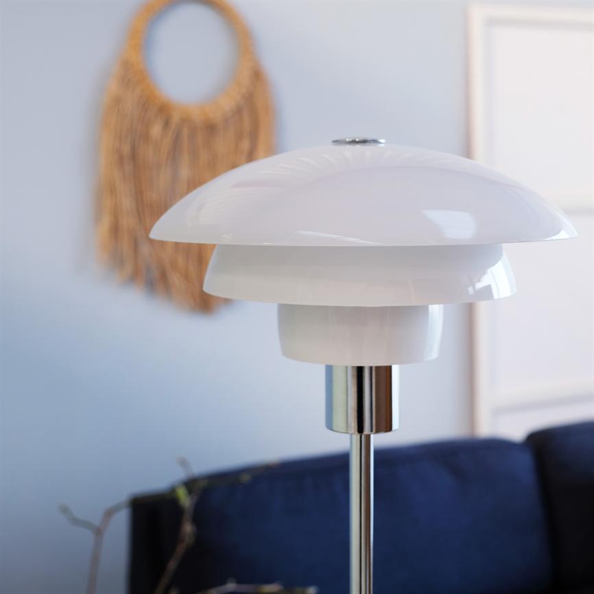 Dyberg Larsen Morph gulvlampe opal 137 cm krom