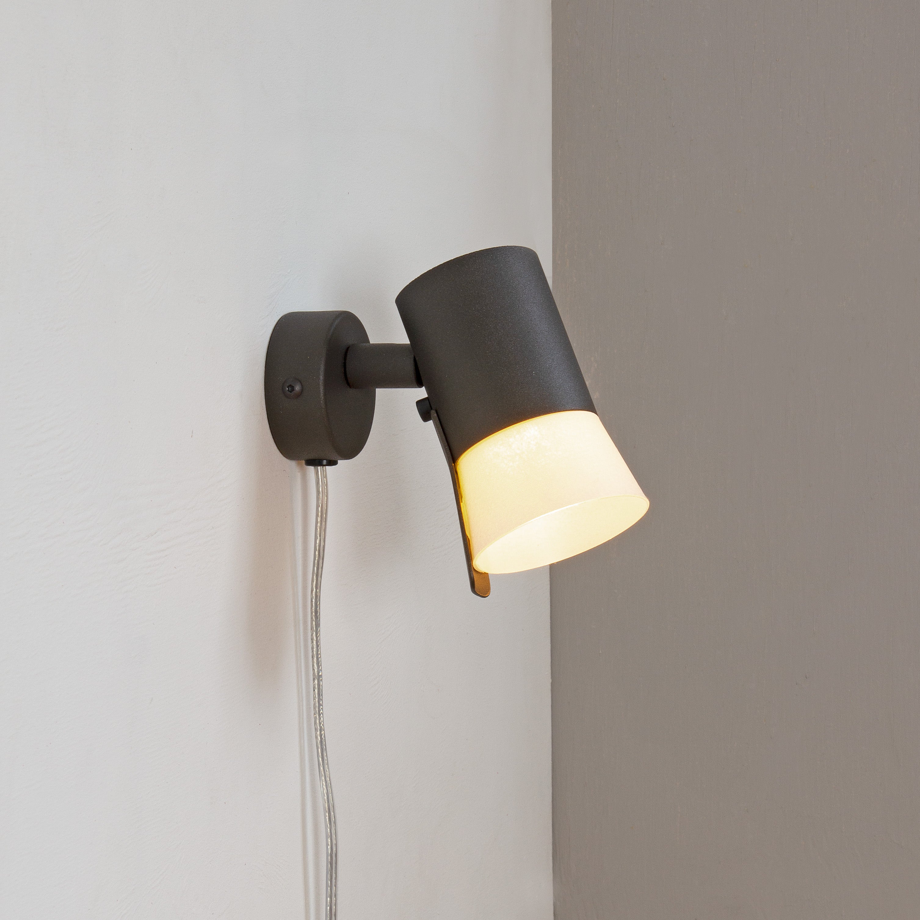 Zlamp Bezzy 138 vegglampe mørkegrå leselampe