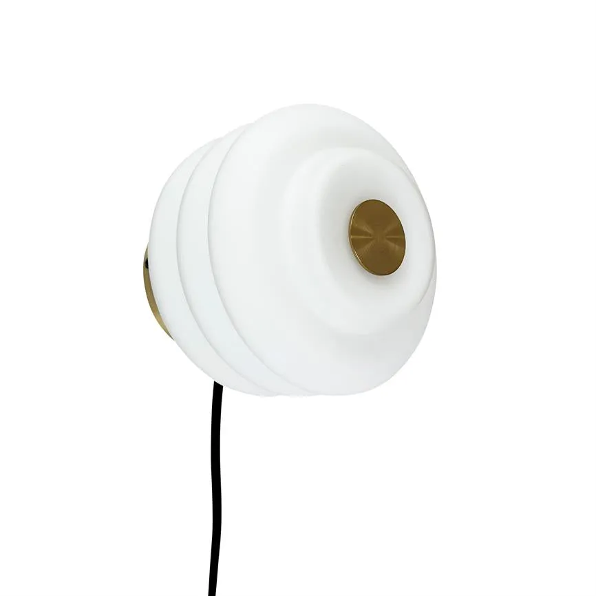 Dyberg Larsen Diva vegglampe opal messing